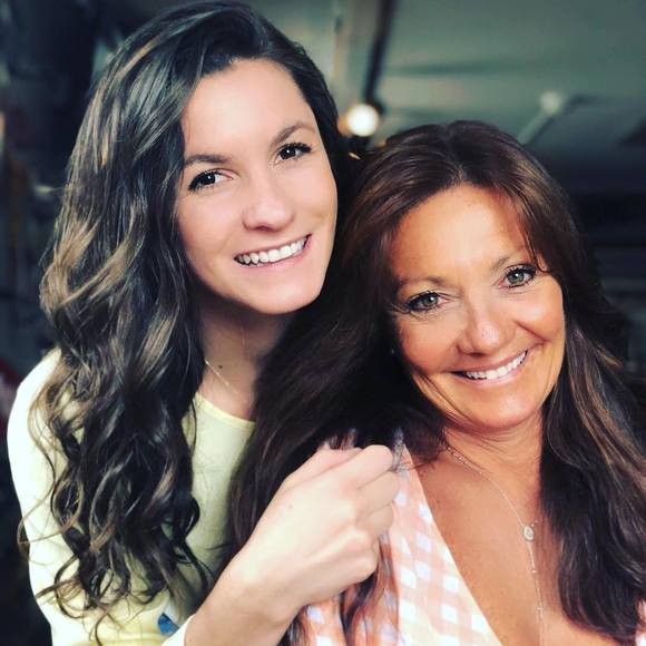 Meet your Posher, Halle - Picture 1 of 1